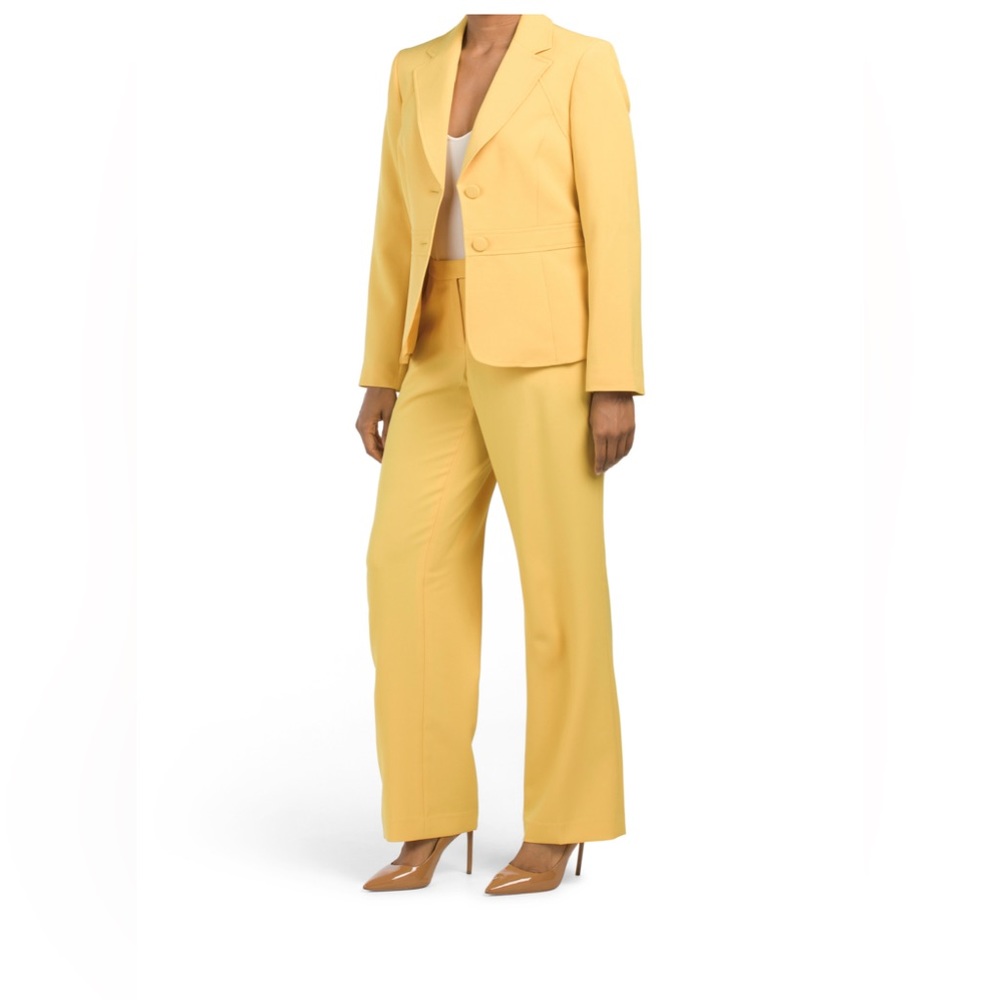Stylish women’s suit